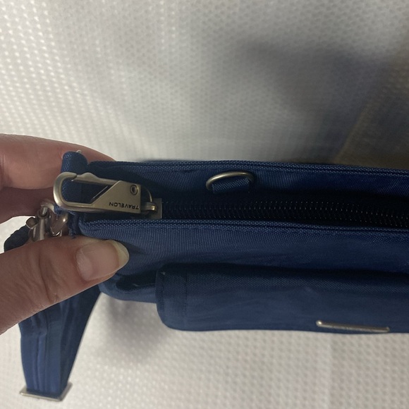 Travelon RFID Protected Navy Crossbody Bag NWOT - Picture 8 of 10